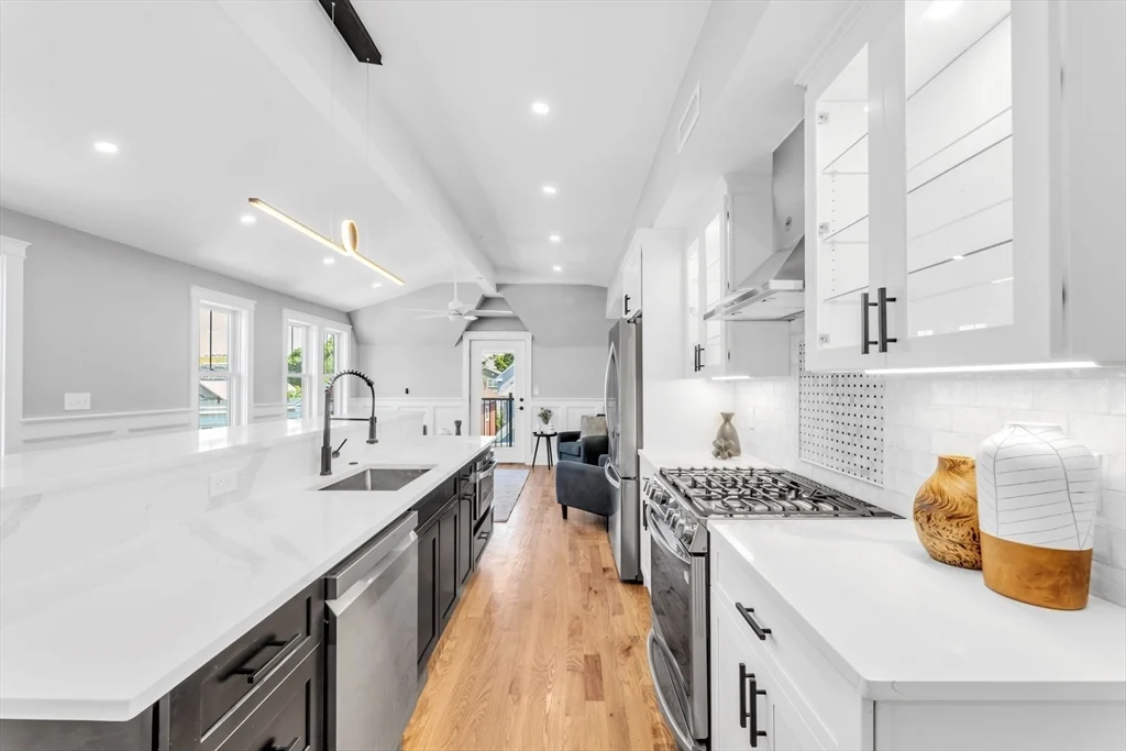 31 Woodlawn, Jamaica Plain