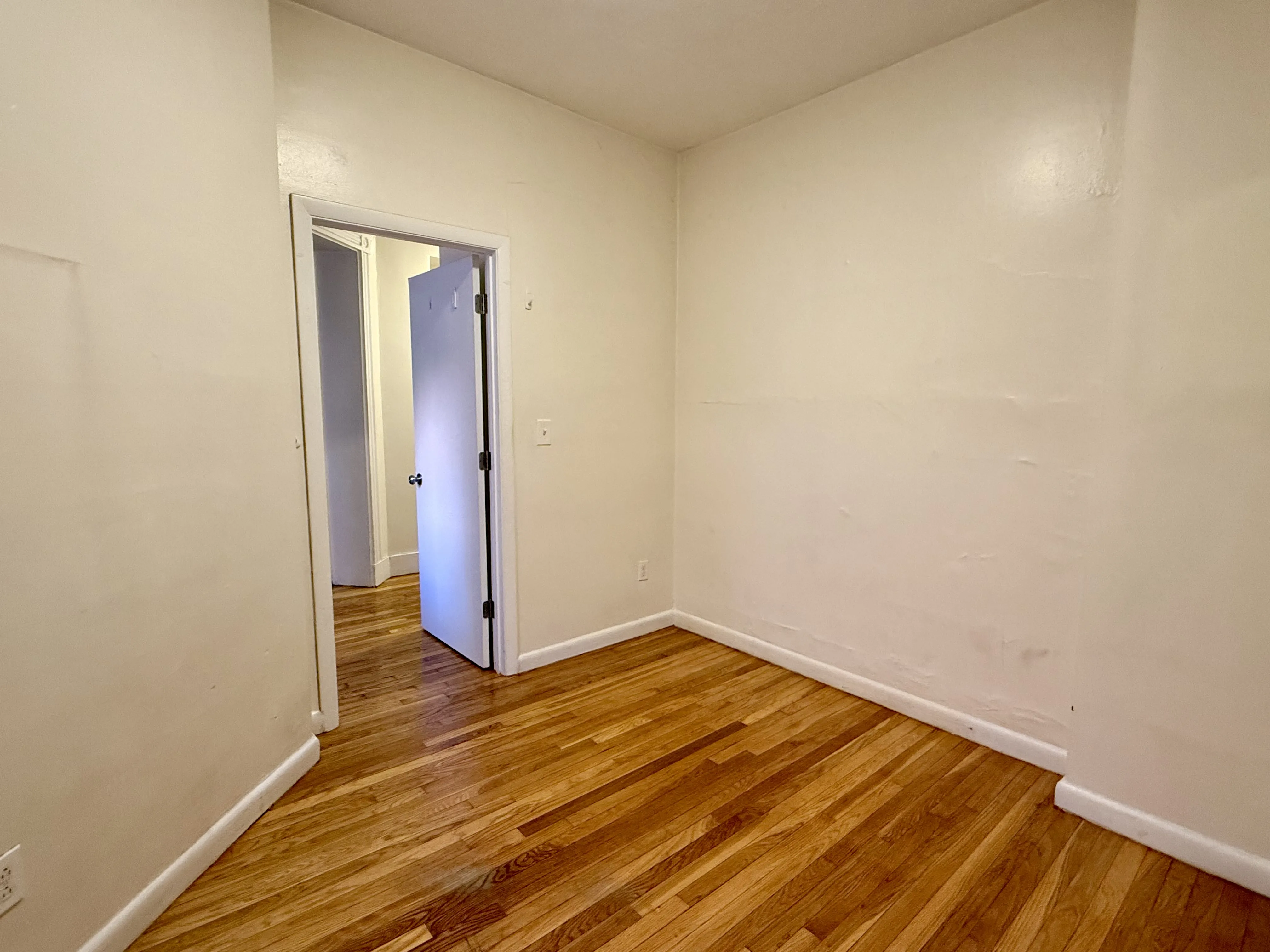 295 Newbury St, Back Bay