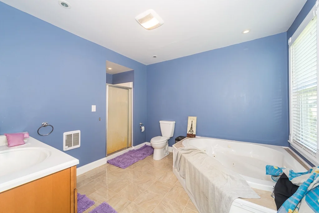 26 Pine St, Natick