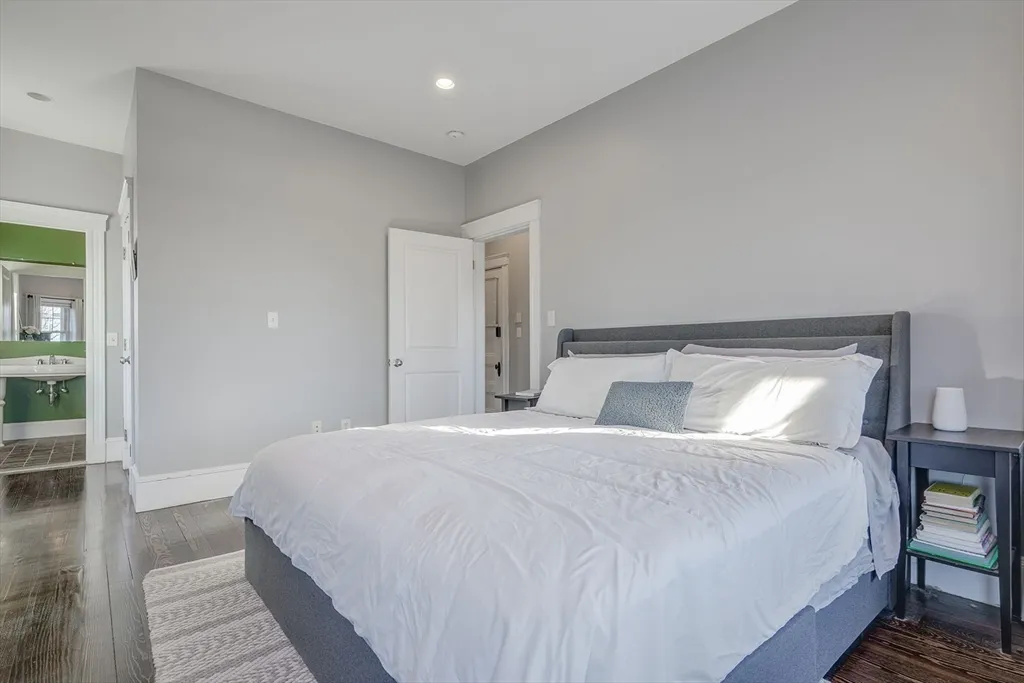 41 Farragut Rd, South Boston