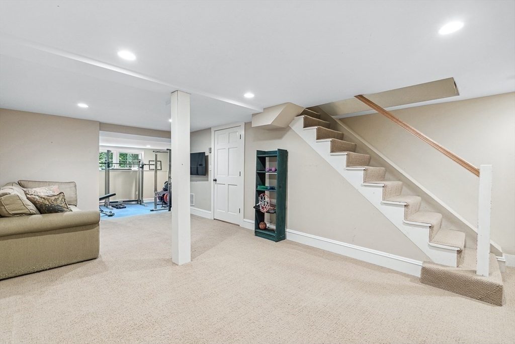 37 Tennyson Rd, Wellesley