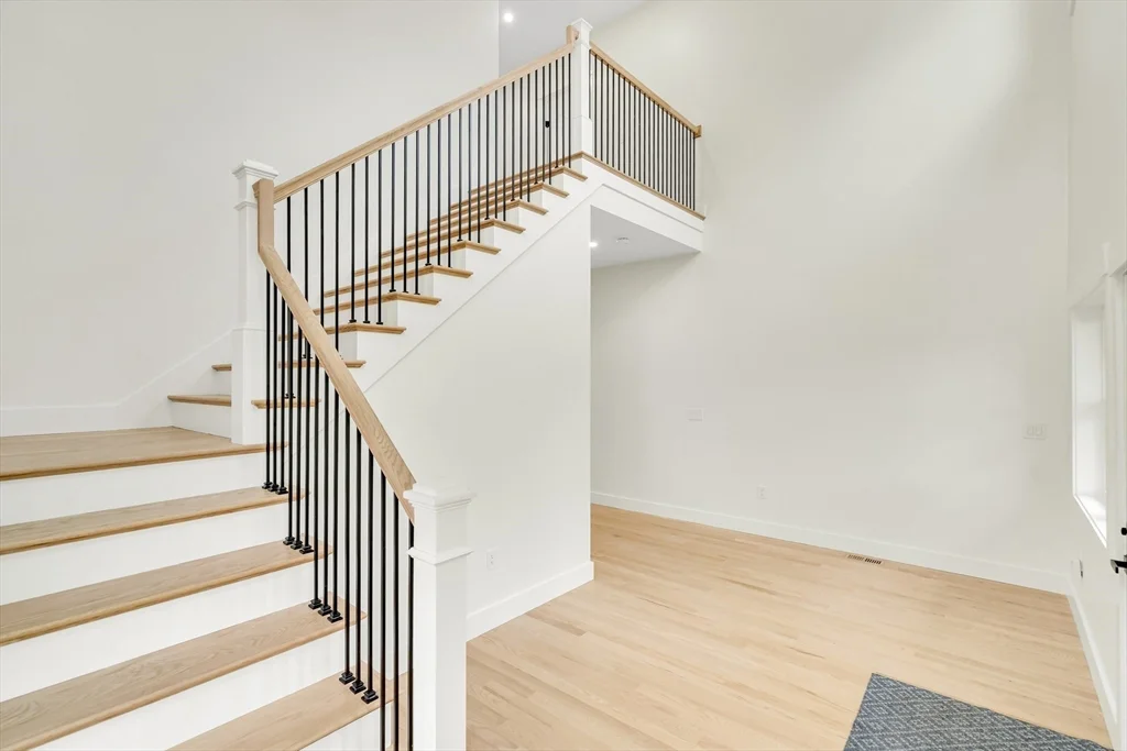 22 Estabrook Rd, Lexington