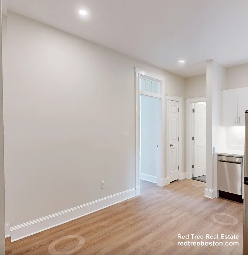 833 Beacon St, Fenway