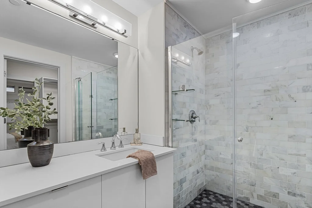 121 Portland, West End