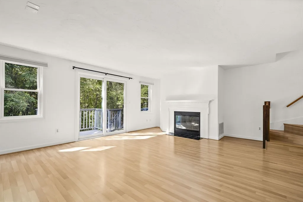 849 Boston Post Rd, E, Marlborough