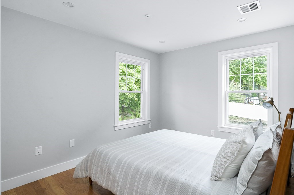 650 Hyde Park Ave, Roslindale