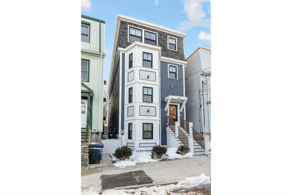 229 E Eagle St, East Boston