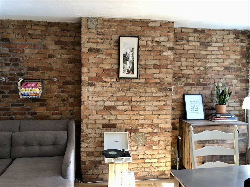 37 Lawrence St, South End