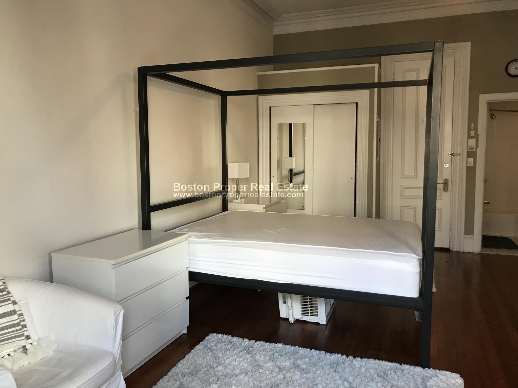 323 Beacon St, Back Bay