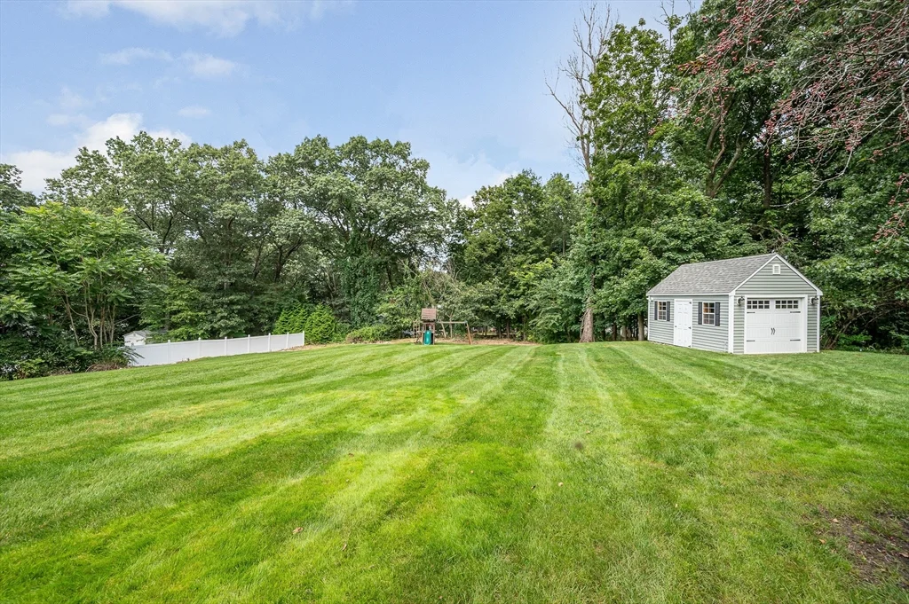 4 Nashoba Dr, Chelmsford
