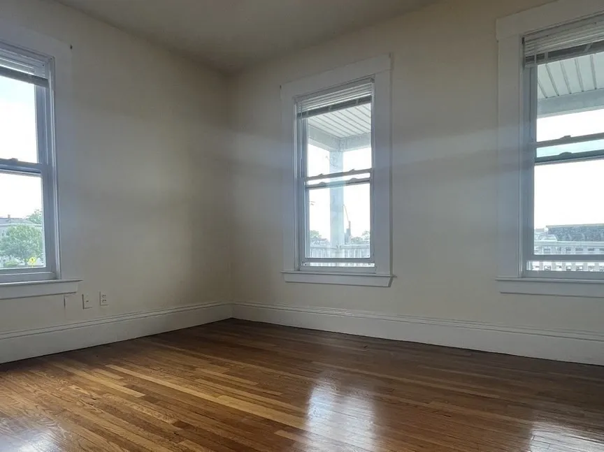 543 Broadway, Magoun Square