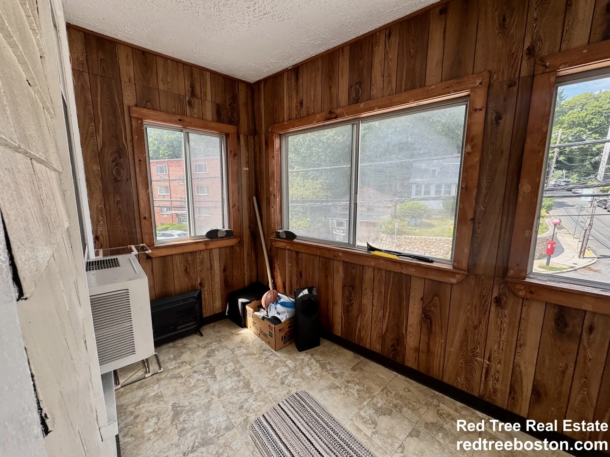 348 Faneuil St, Oak Square