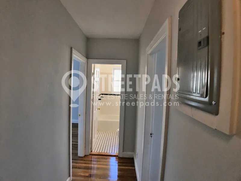 1129 Beacon St, Longwood