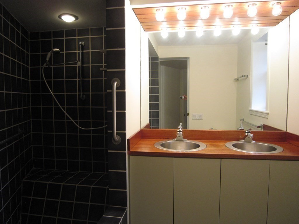 993 Memorial Dr, Harvard Square