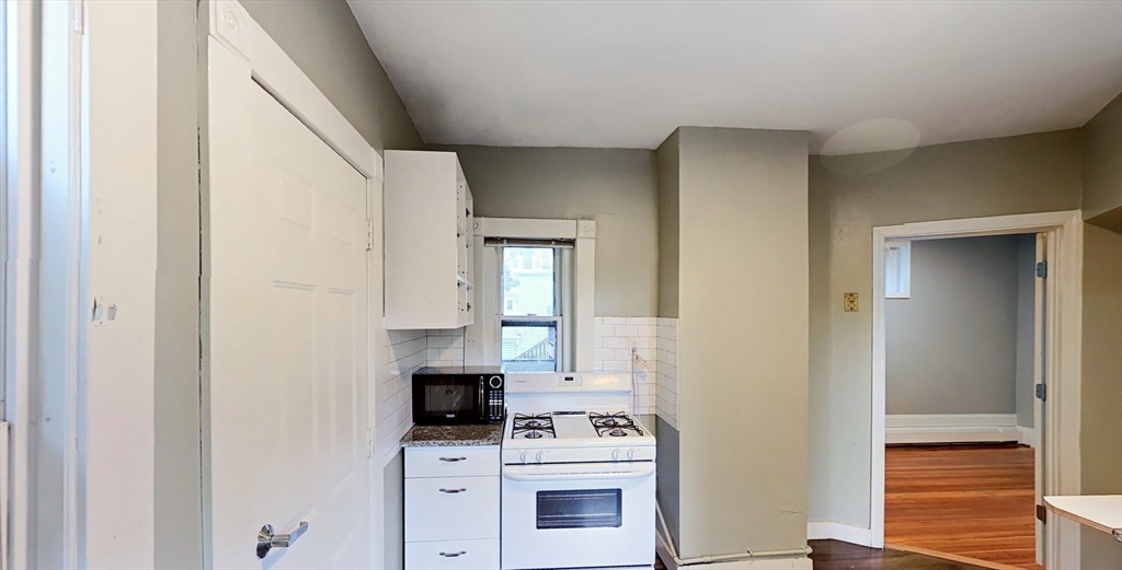 4A Weld Ave, Roxbury