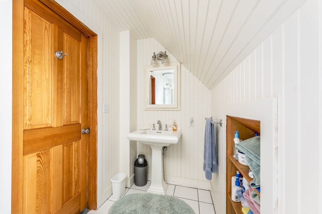 4 Spray Ave, Marblehead