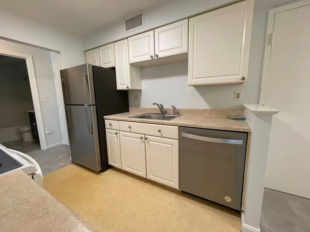 12 Beals Cove Rd, Hingham