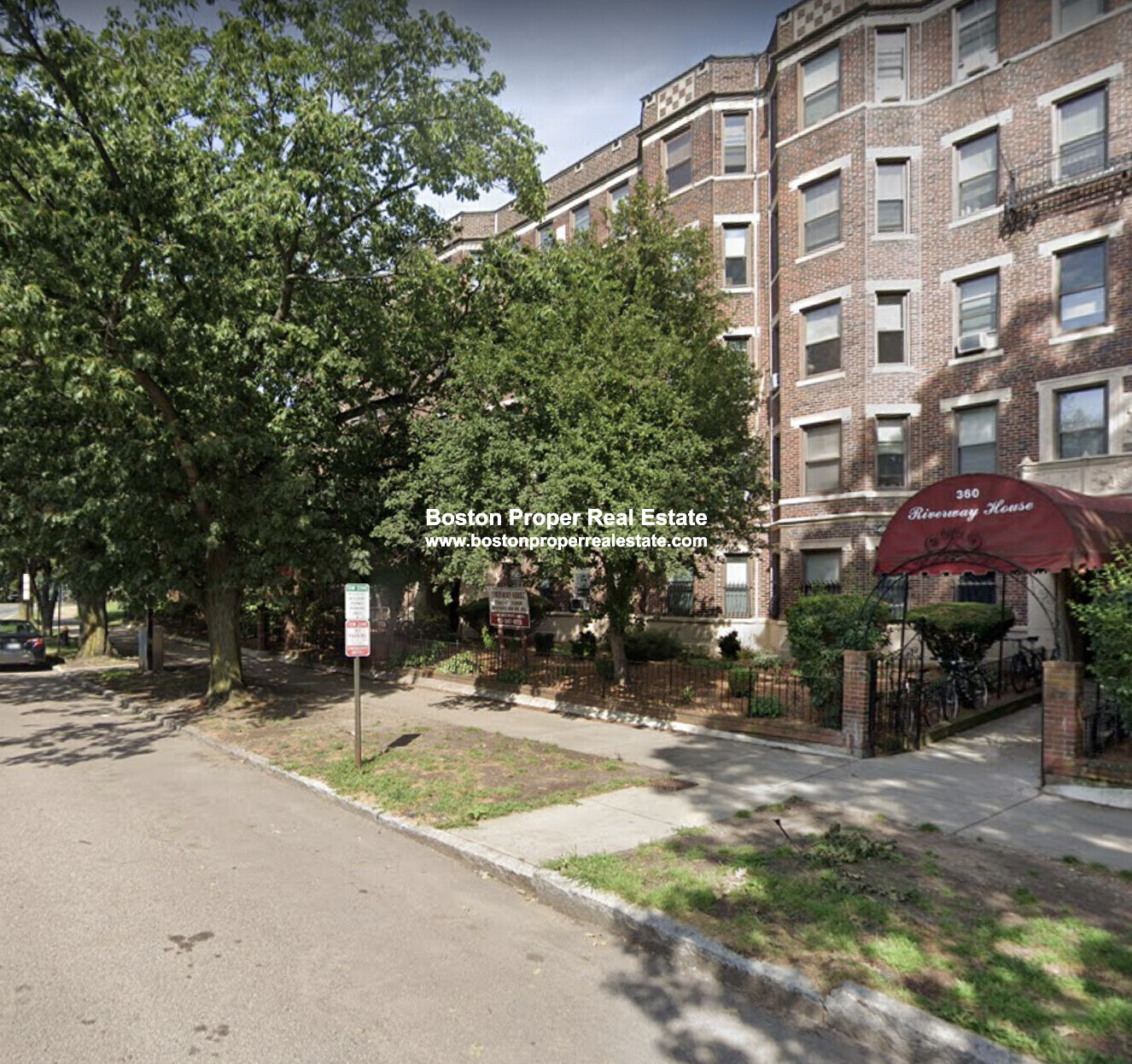 360 Riverway, Mission Hill