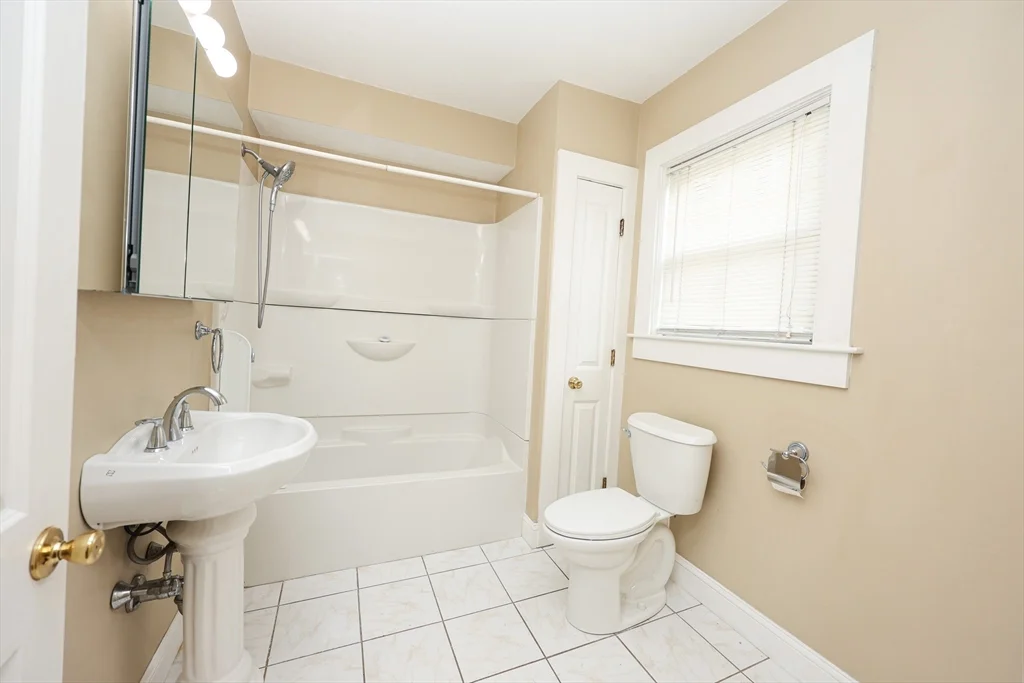 50 Front St, Braintree