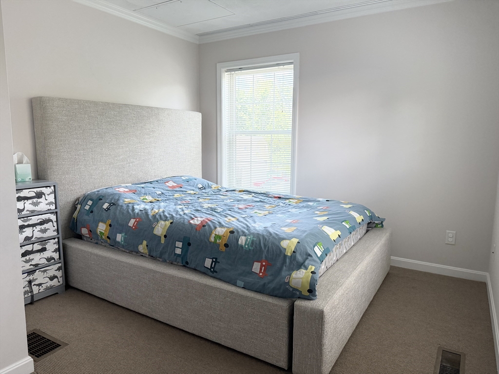 18 Dale St, Ballardvale