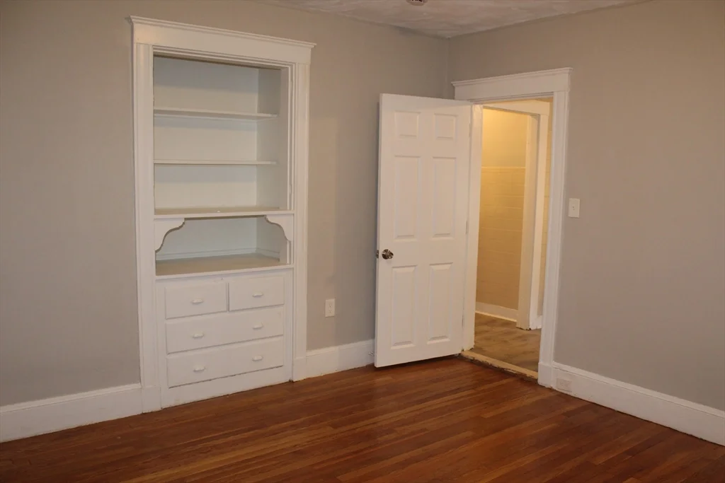 10 Mattakeeset St, Mattapan