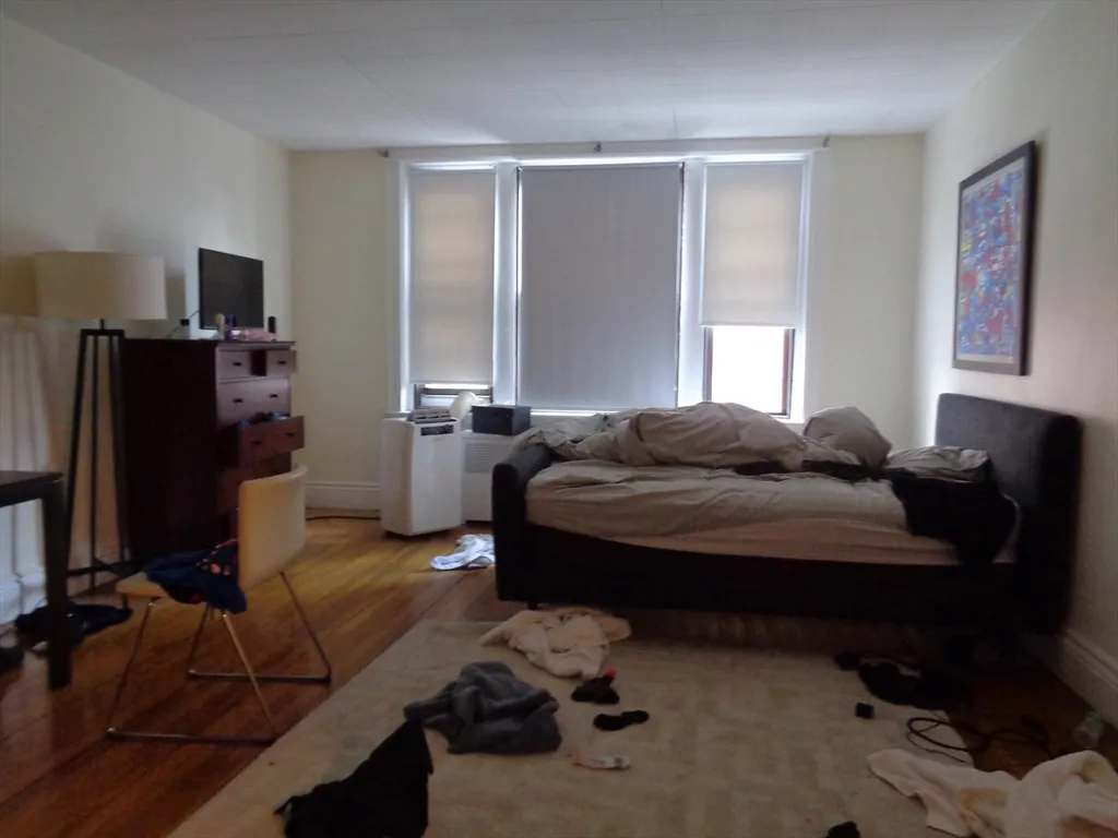 40 Carlton St, Longwood