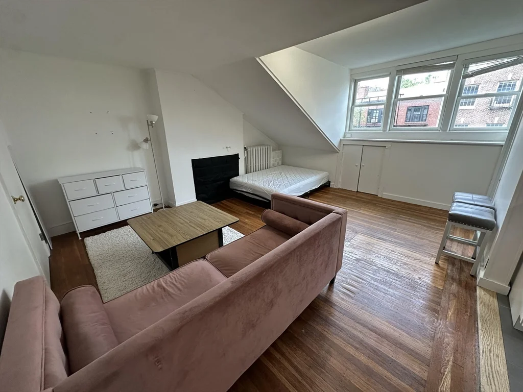 109 Charles St, Beacon Hill