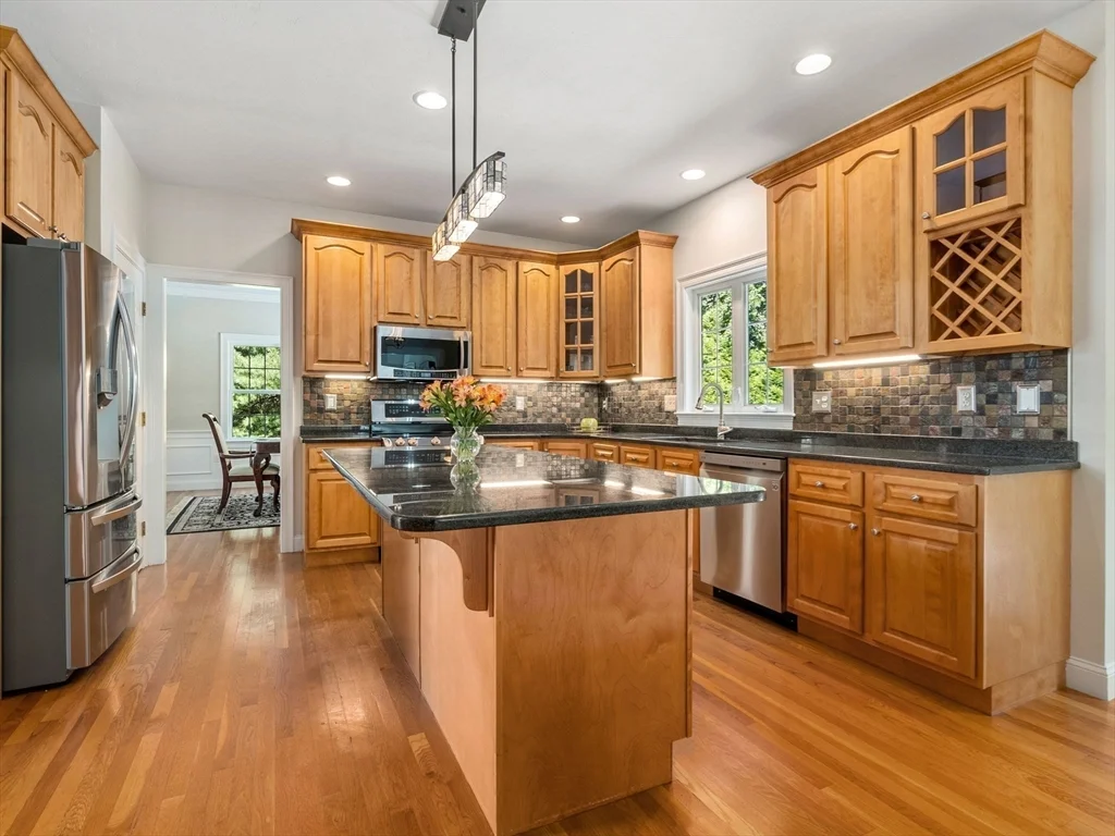 13 Breakneck Hill Rd, Hopkinton