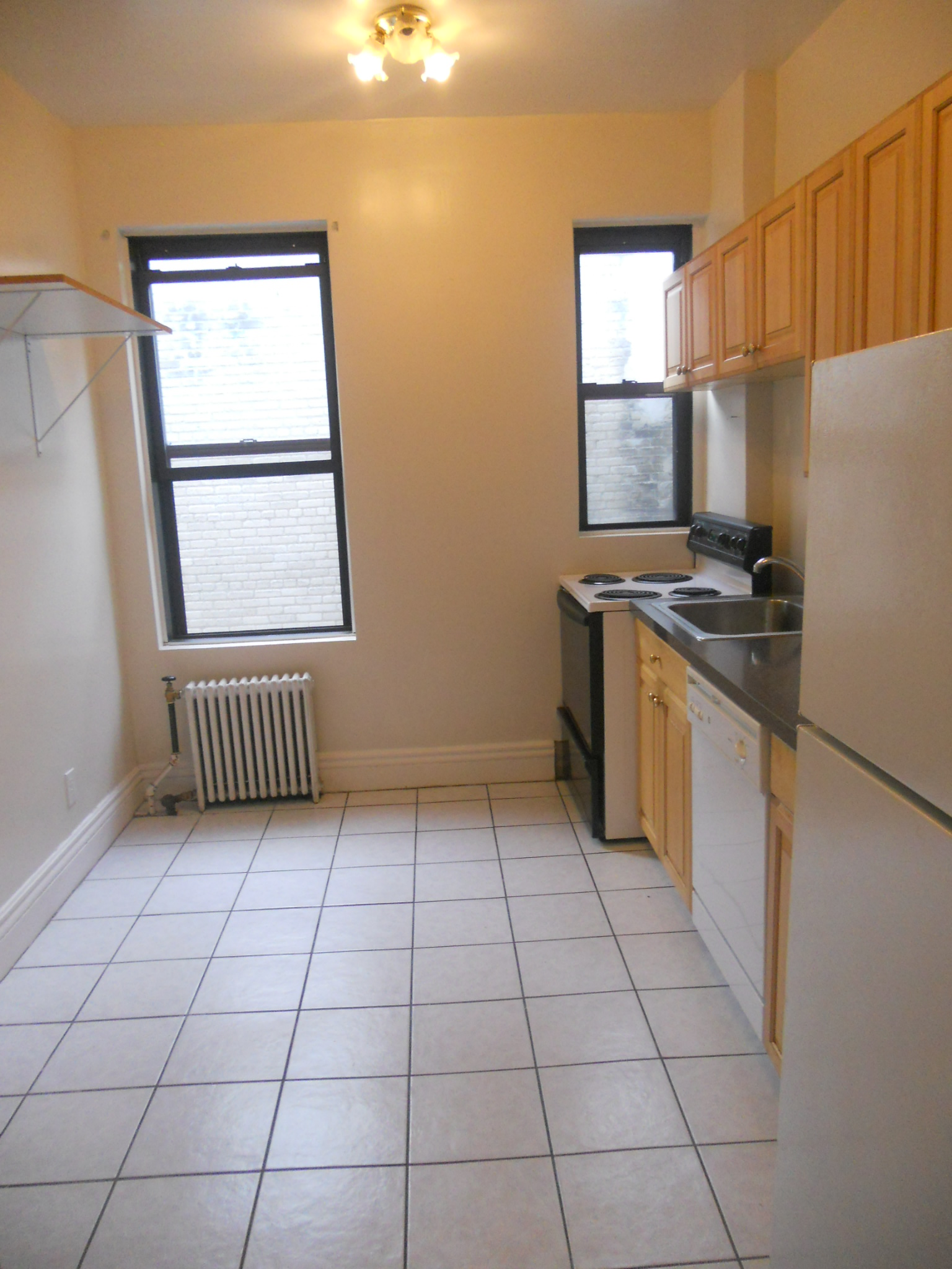 40 Carlton St, Longwood