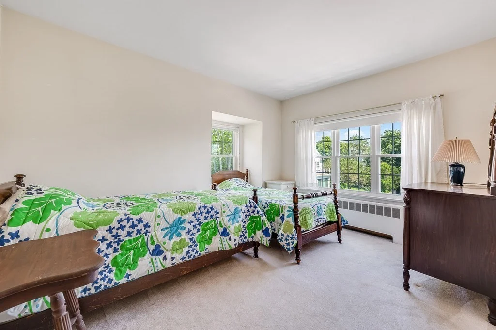 4 Spray Ave, Marblehead