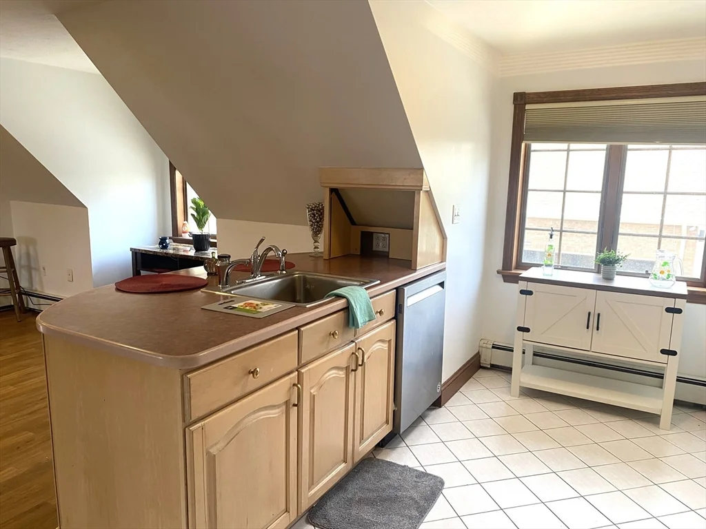 124 Gardiner Rd, Quincy