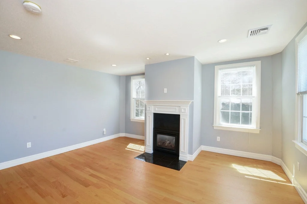 66 Tucker Ln, Dartmouth