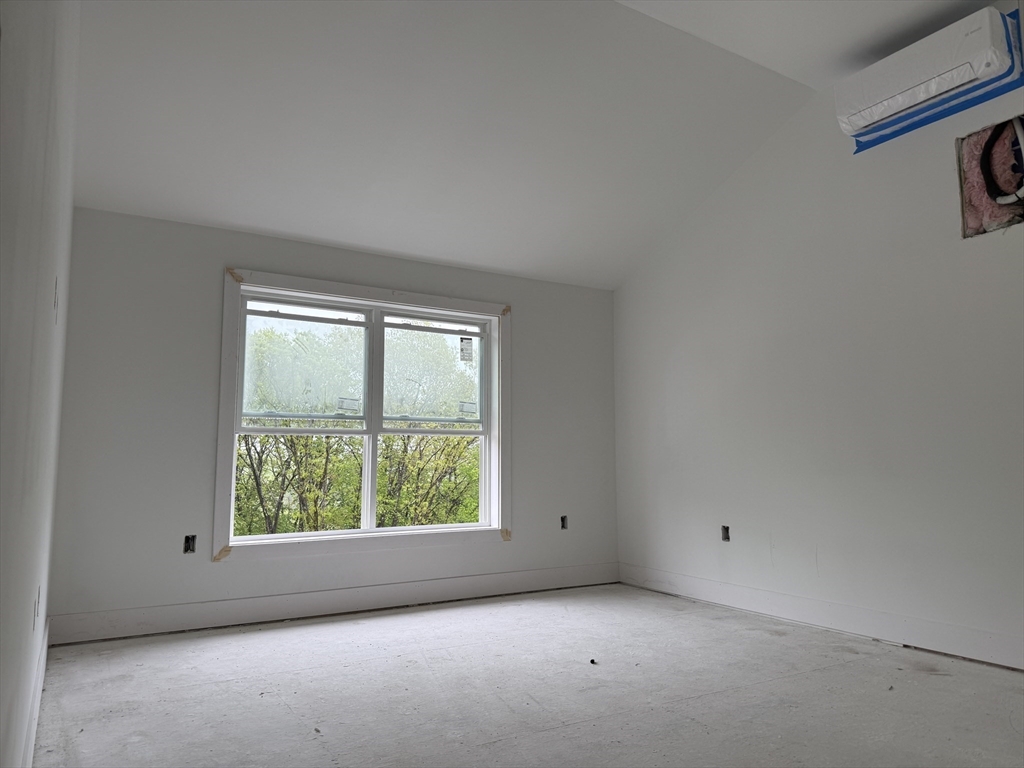 251 Sladen St, Dracut