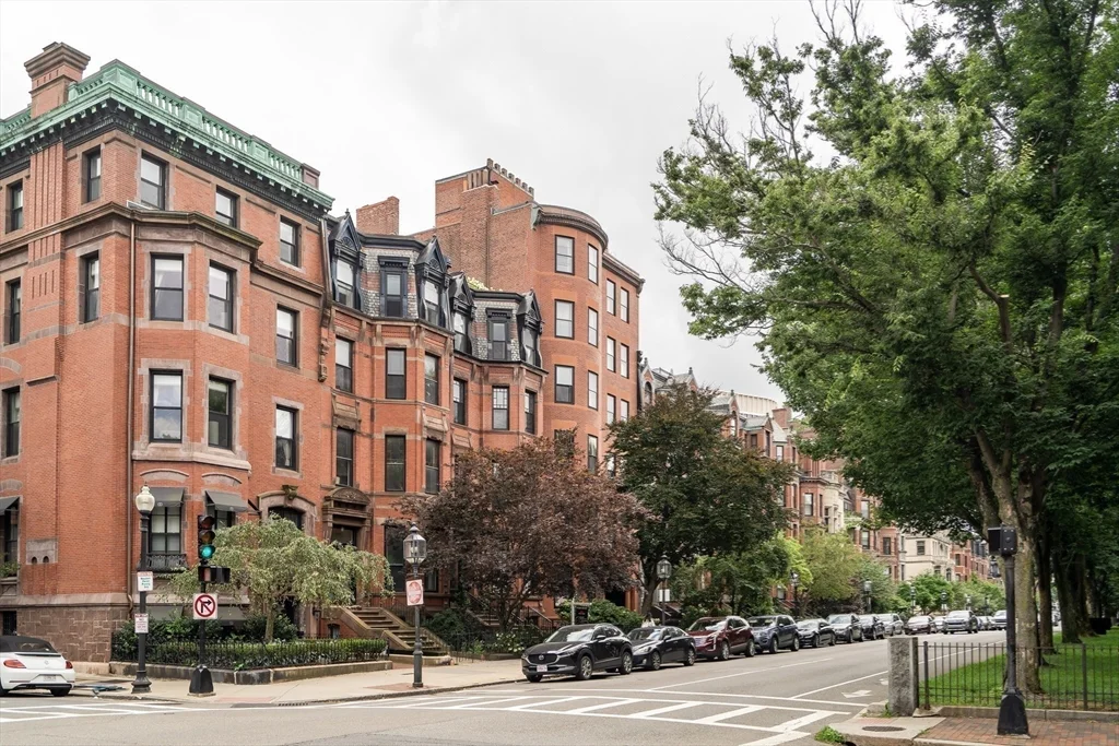 290 Commonwealth Ave, Back Bay