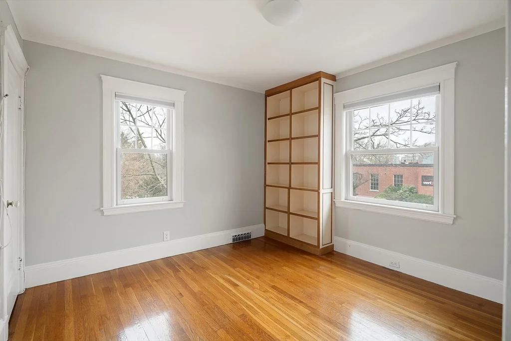 110 Leonard St, Belmont