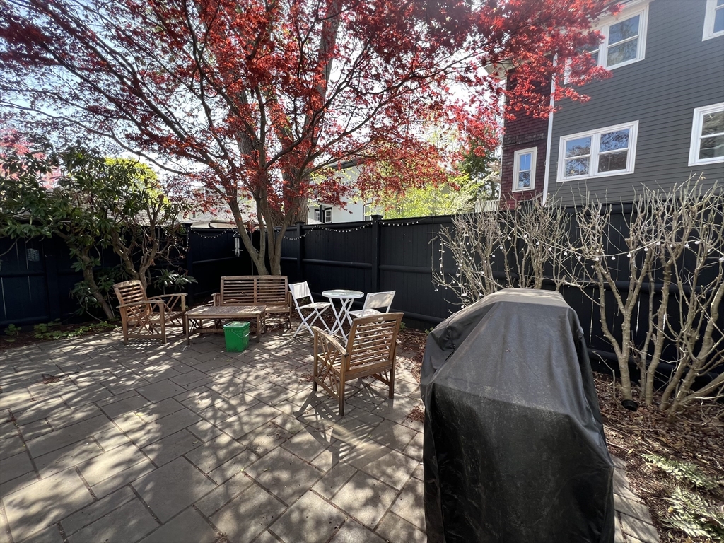 1 Chestnut St, Belmont