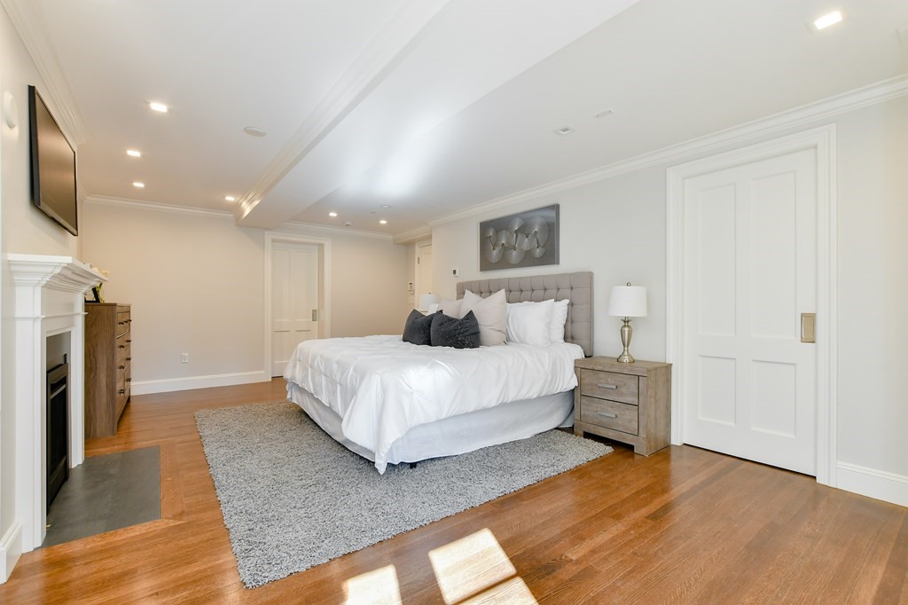 20 Chestnut St, Beacon Hill