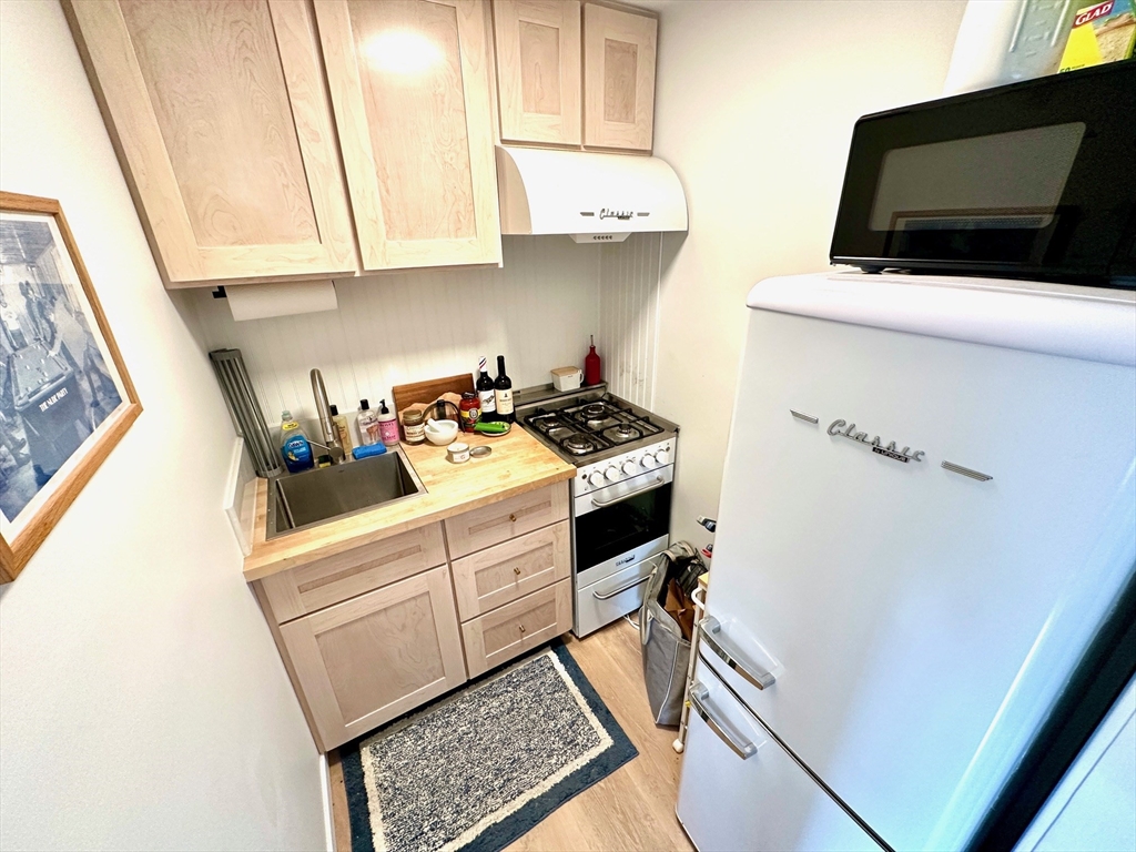 127 Charles St, Beacon Hill