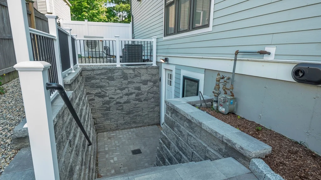 6 Alaric Ter, West Roxbury