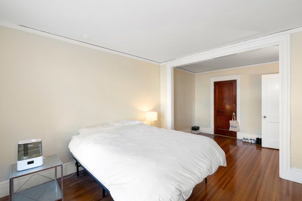 1572 Massachusetts Ave, Harvard Square