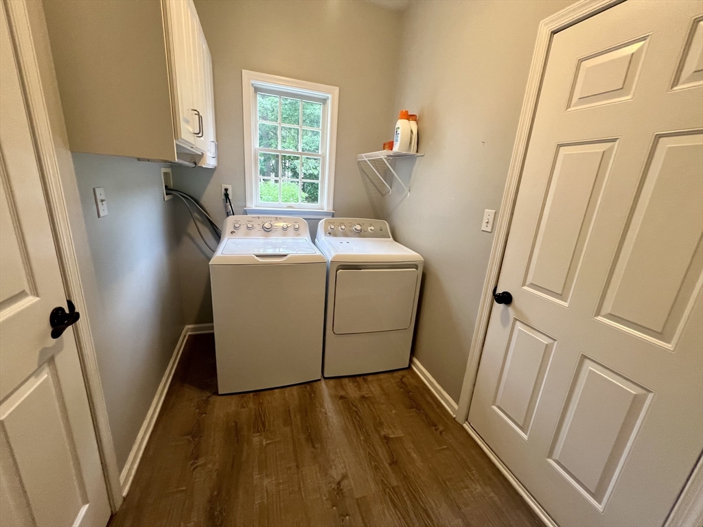 8 Stonegate Ln, Bedford