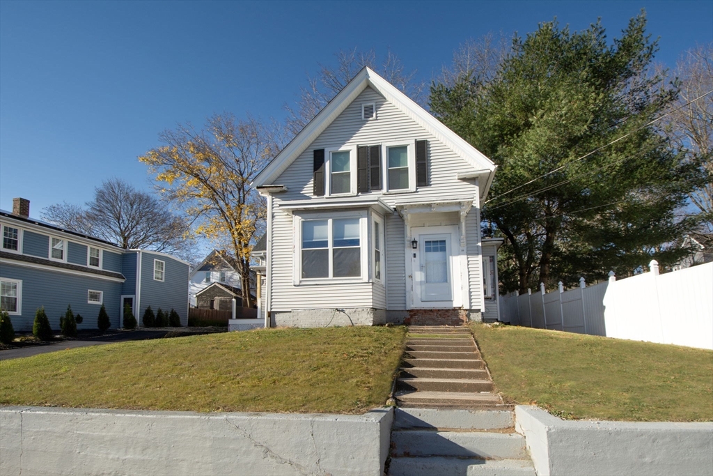 29 East Ave, Whitman