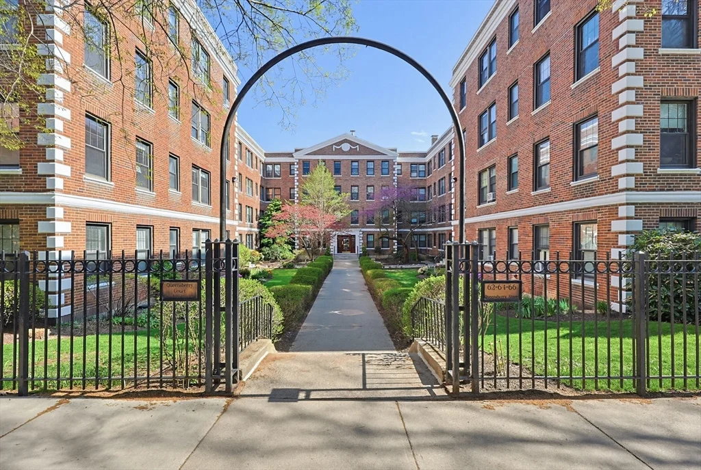 62 Queensberry St, Fenway