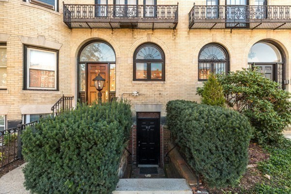 915 Beacon St, Fenway