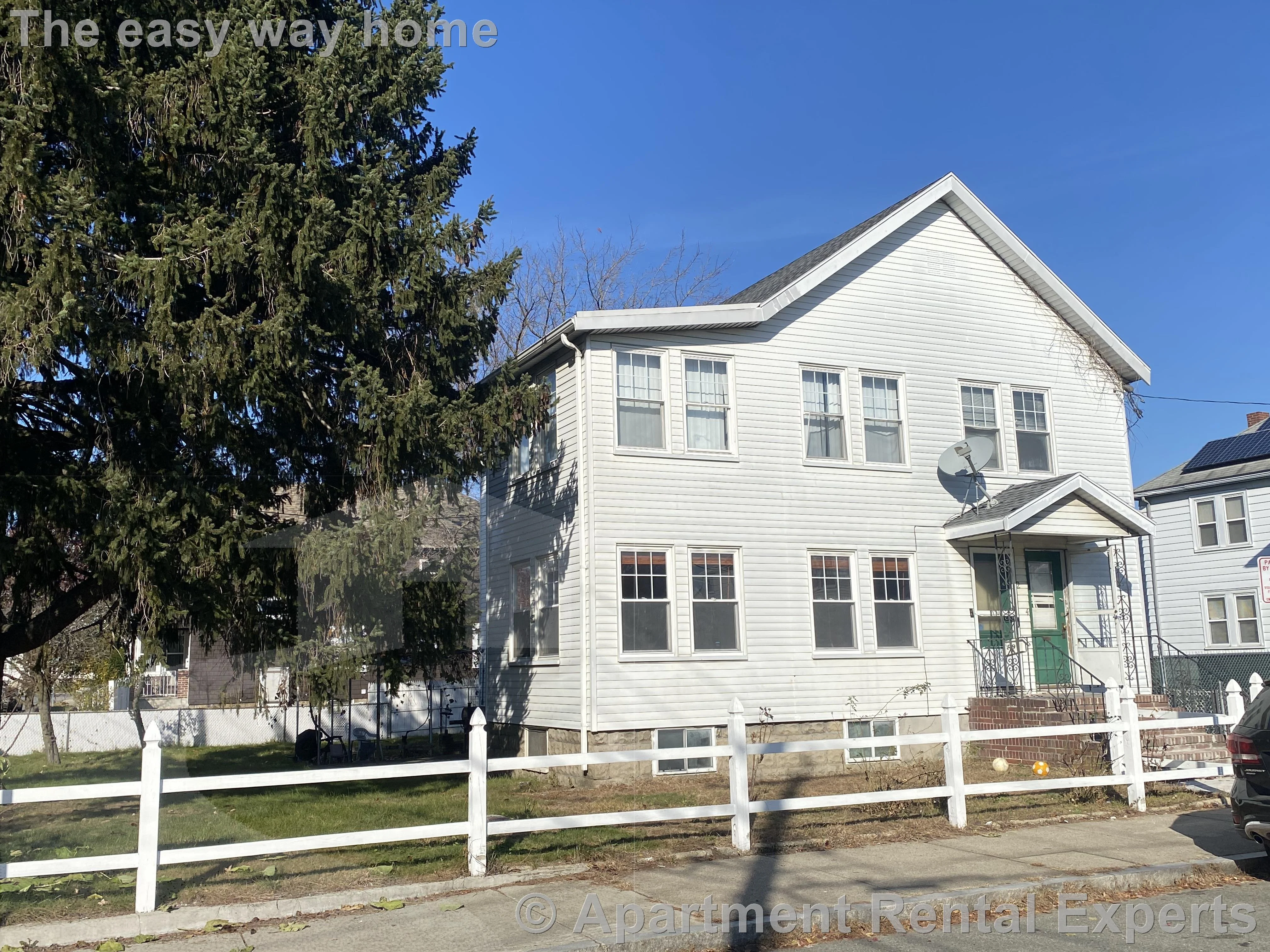2-4 Goldsmith Ave, Tufts