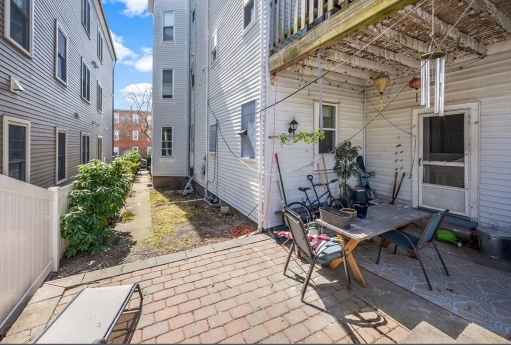 866 E 5th St, South Boston