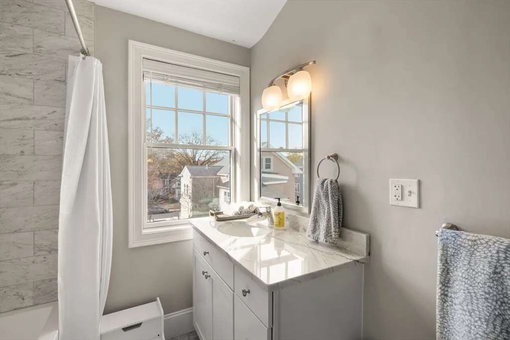 30 Park St, Fields Corner East