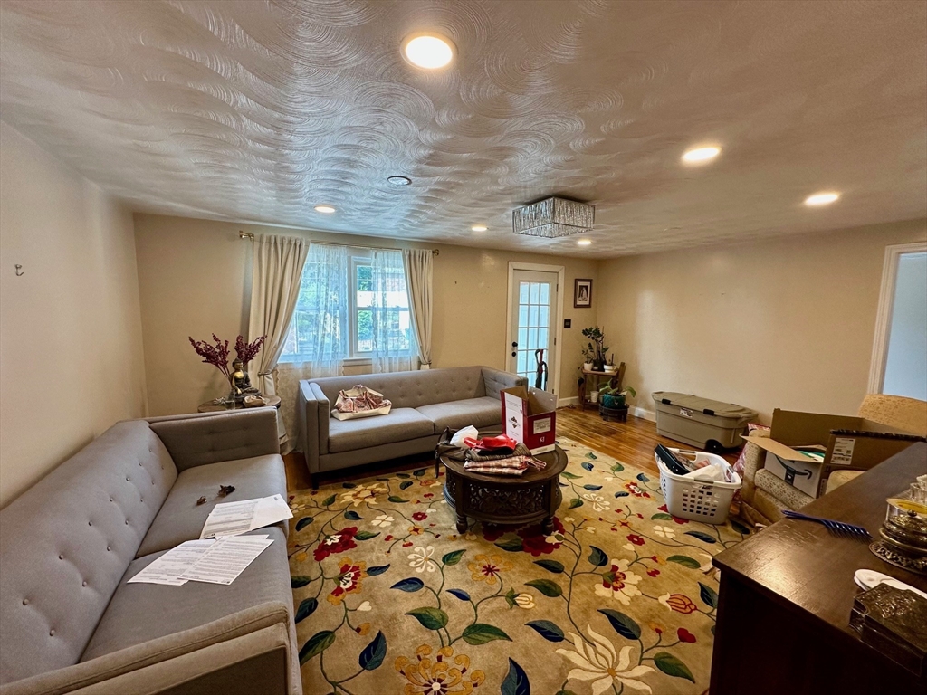 57 Maurice St, Medford