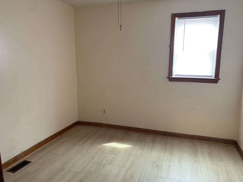 226 Brightman, Fall River