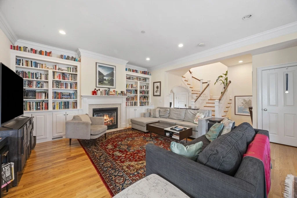 2 Benton Rd, Spring Hill